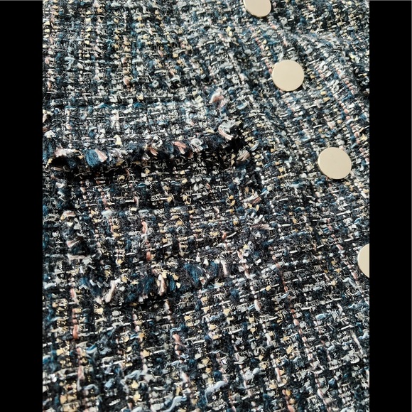 Textured Mini Skirt - Picture 3 of 7